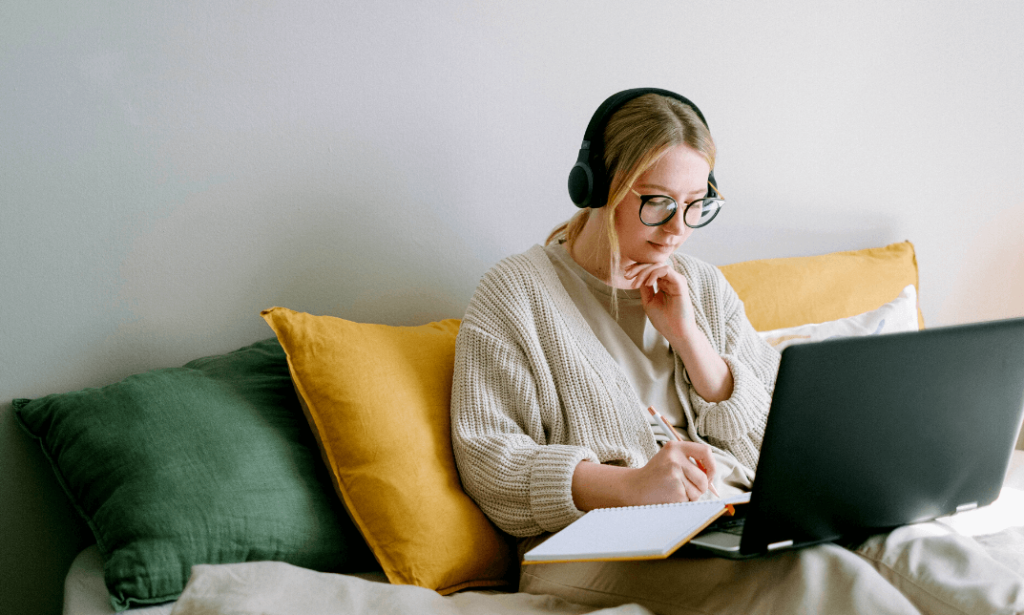 white girl searching for the best real estate agent in the UK online