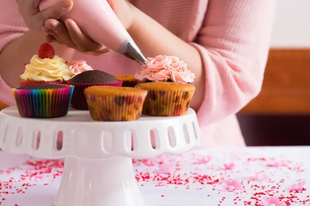 Cupcake and Baking: Cake Decorating & Photography