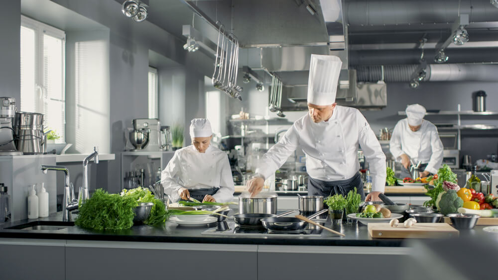 how to become a commis chef