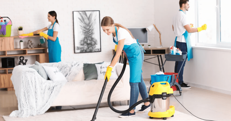 employees-in-cleaning-business