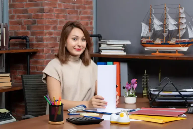 How to Become an Accounting Clerk