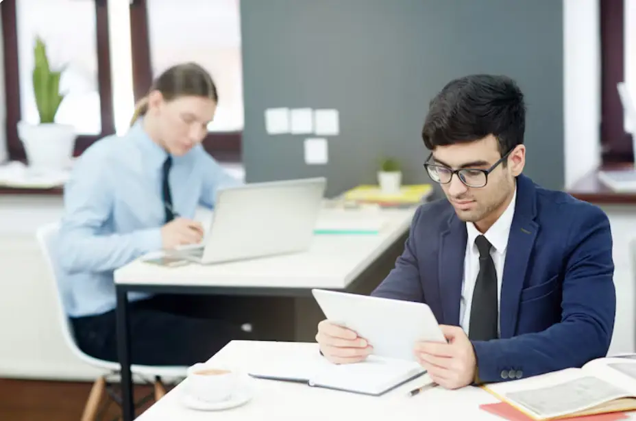 Role of a Credit Control Assistant in Managing Risk